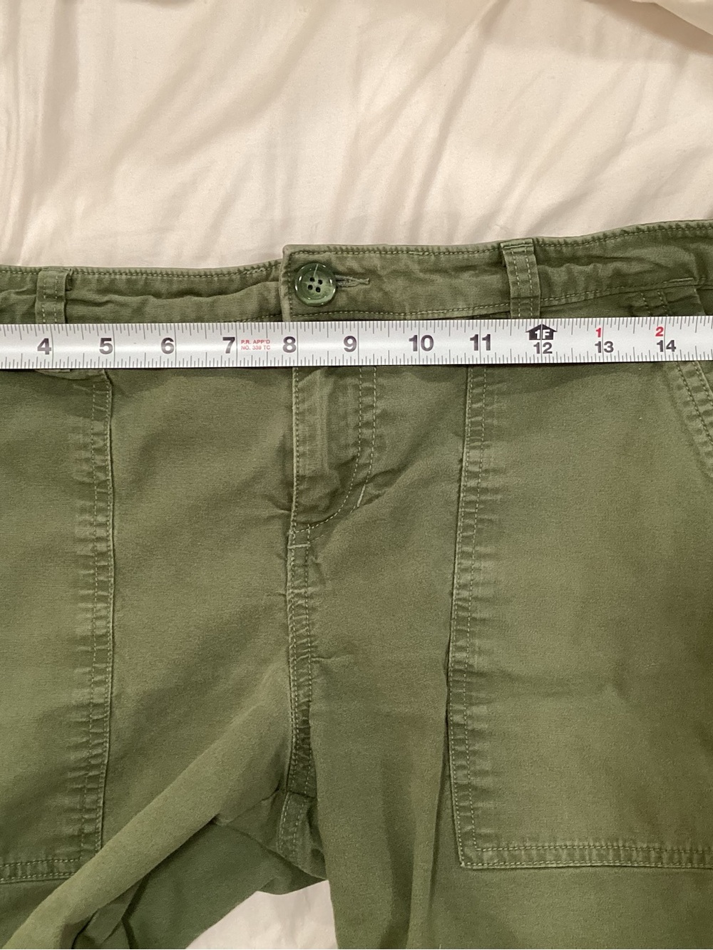 Patagonia Woman’s Olive  khaki Utility Roll Cuff Shorts 8 - Picture 3 of 11